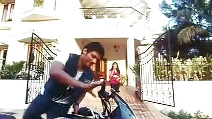 यह चमकदार हिंदी फुल सेक्सी एचडी वीडियो पेड़